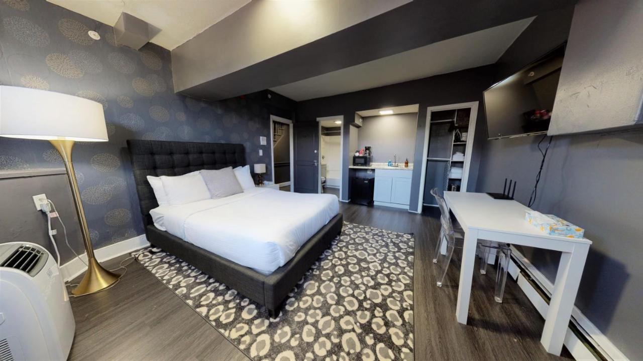 Lower Level In Hip Bay Village Apartment