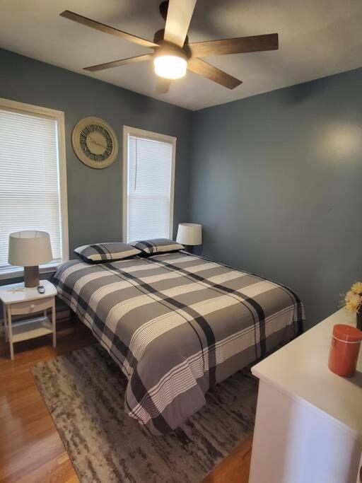 Newly Renovated -2 Bedroom *