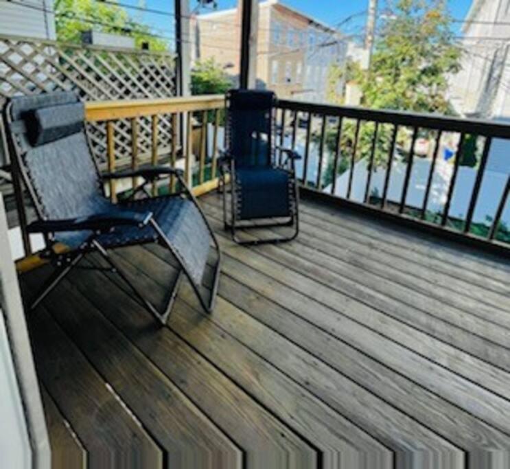Newly Renovated -2 Bedroom Apartment *