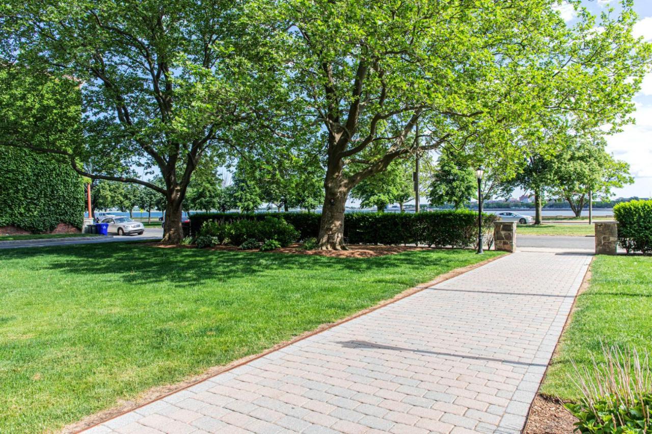 Apartment 2br W Wd Steps From Carson M St Bos-400 *
