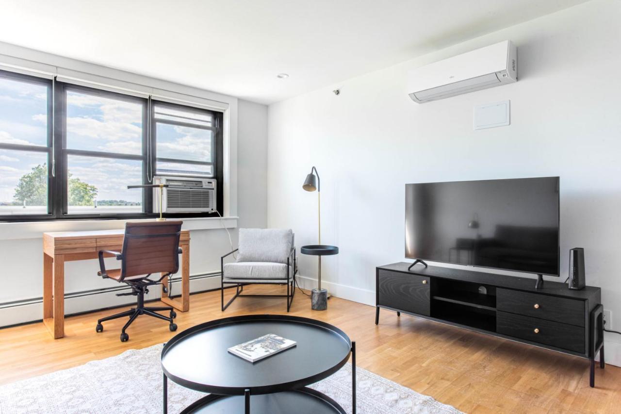 2br W Wd Steps From Carson M St Bos-400 Apartment