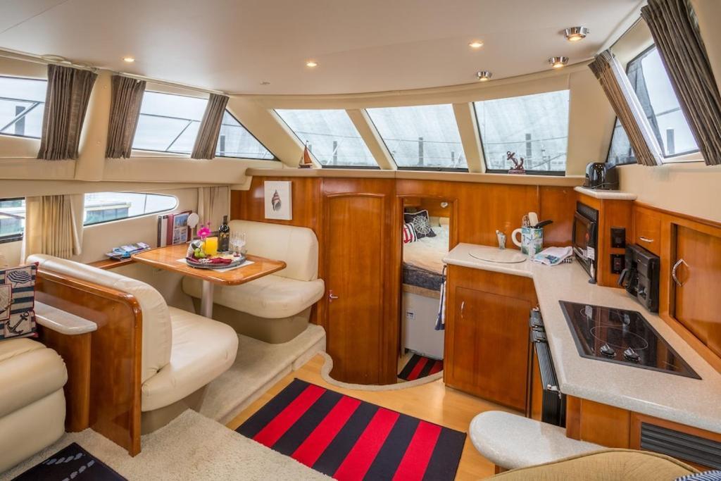 Sea Pearl Yacht Botel
