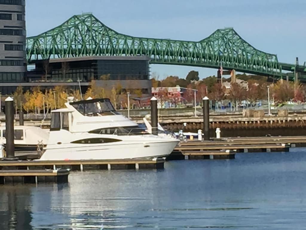 Botel Sea Pearl Yacht Boston