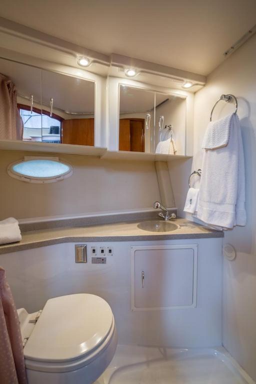 Sea Pearl Yacht Botel