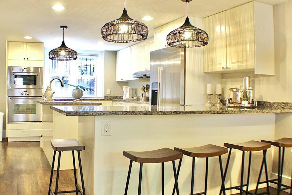 Luxury - Pet Friendly 3bd, 3ba South End Apartment *
