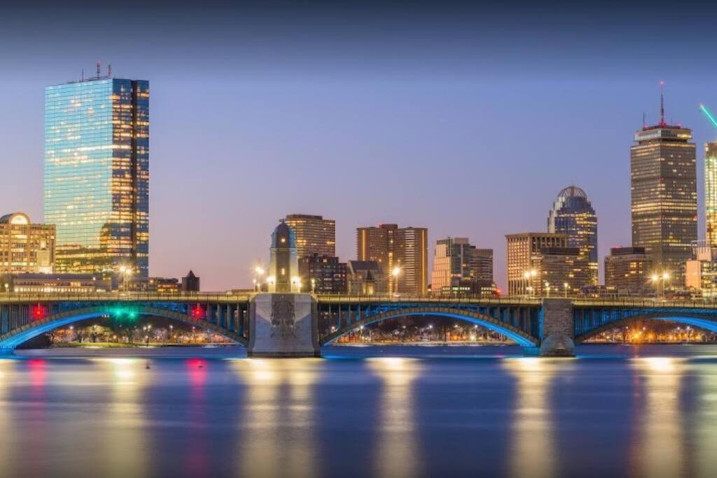 Luxury - Pet Friendly 3bd, 3ba South End Apartment *