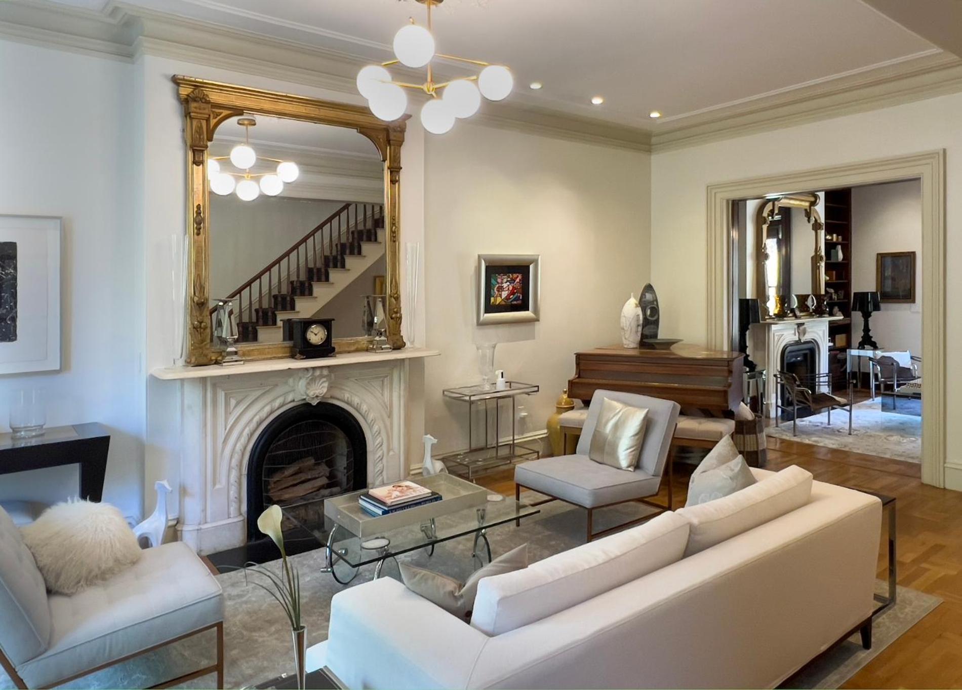Clarendon Square 4*