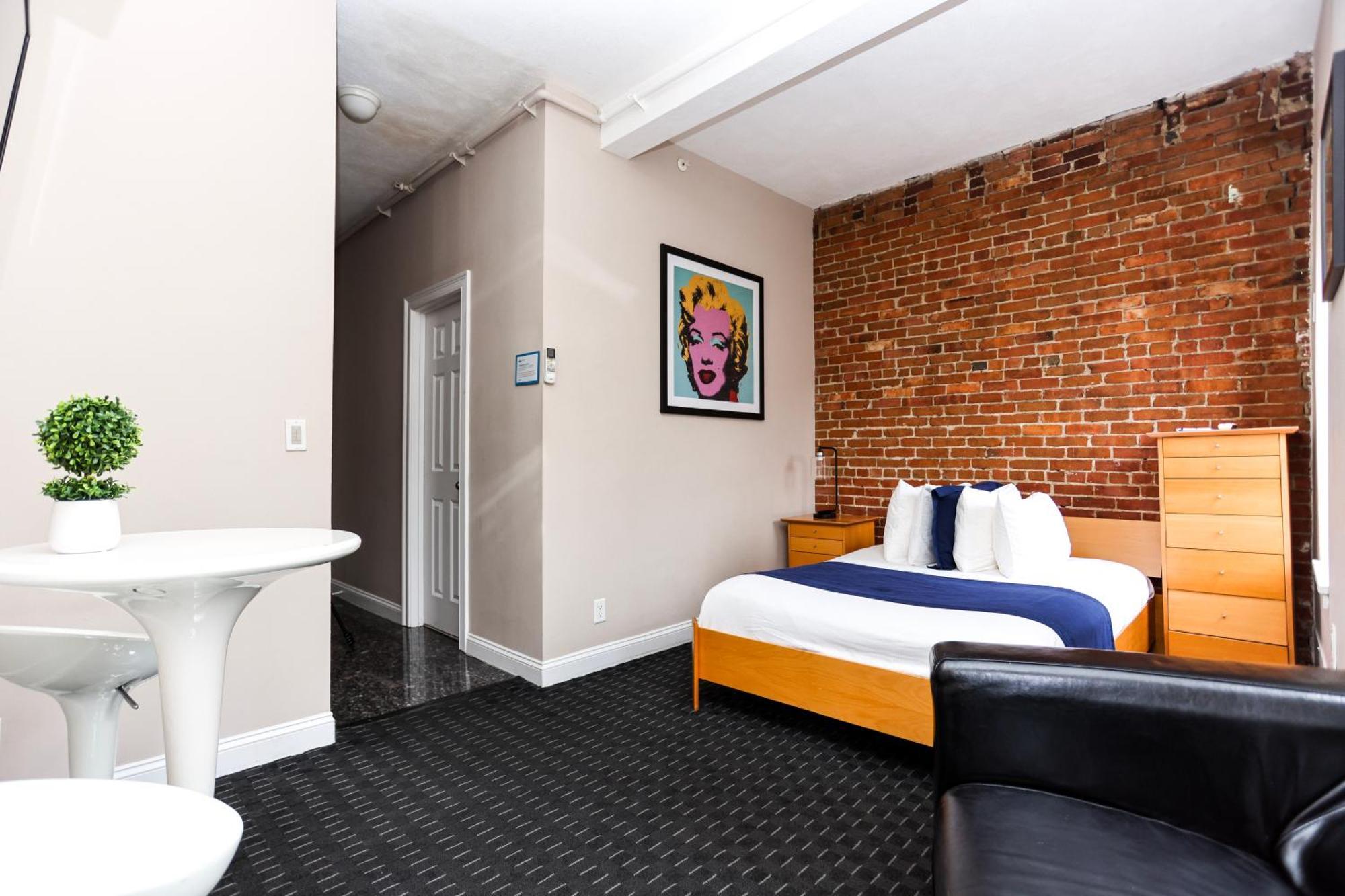 Stylish Downtown In The Southend, C.ave #24