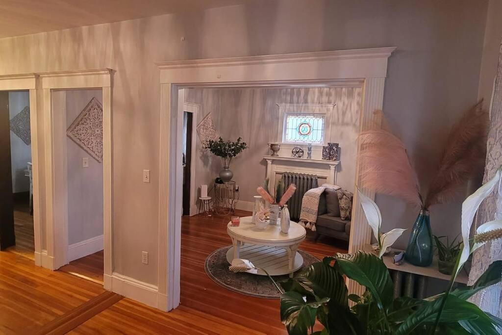 Modern Haven ,your Stylish Retreat Apartment Boston