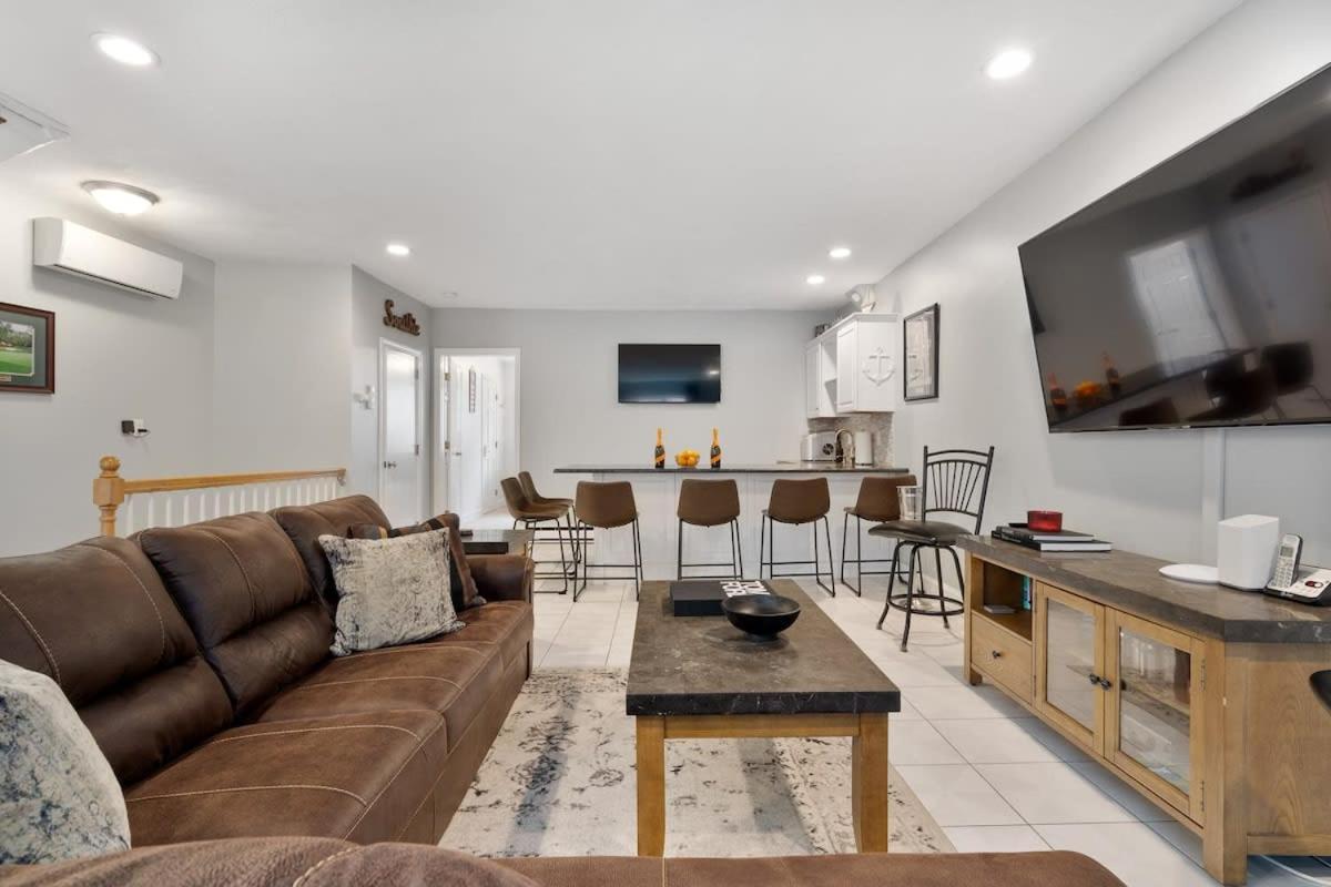 Holiday home Heart Of Southie - Hot Tub + Walk To Bars *