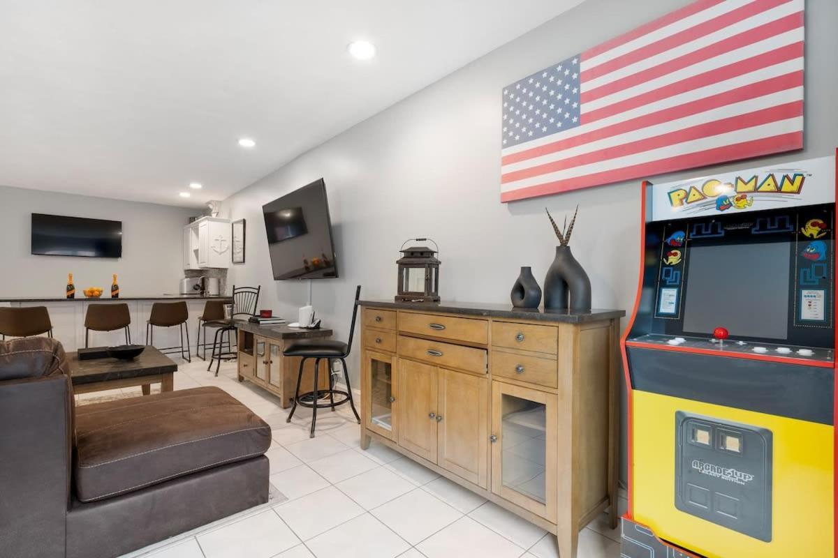 Holiday home Heart Of Southie - Hot Tub + Walk To Bars *