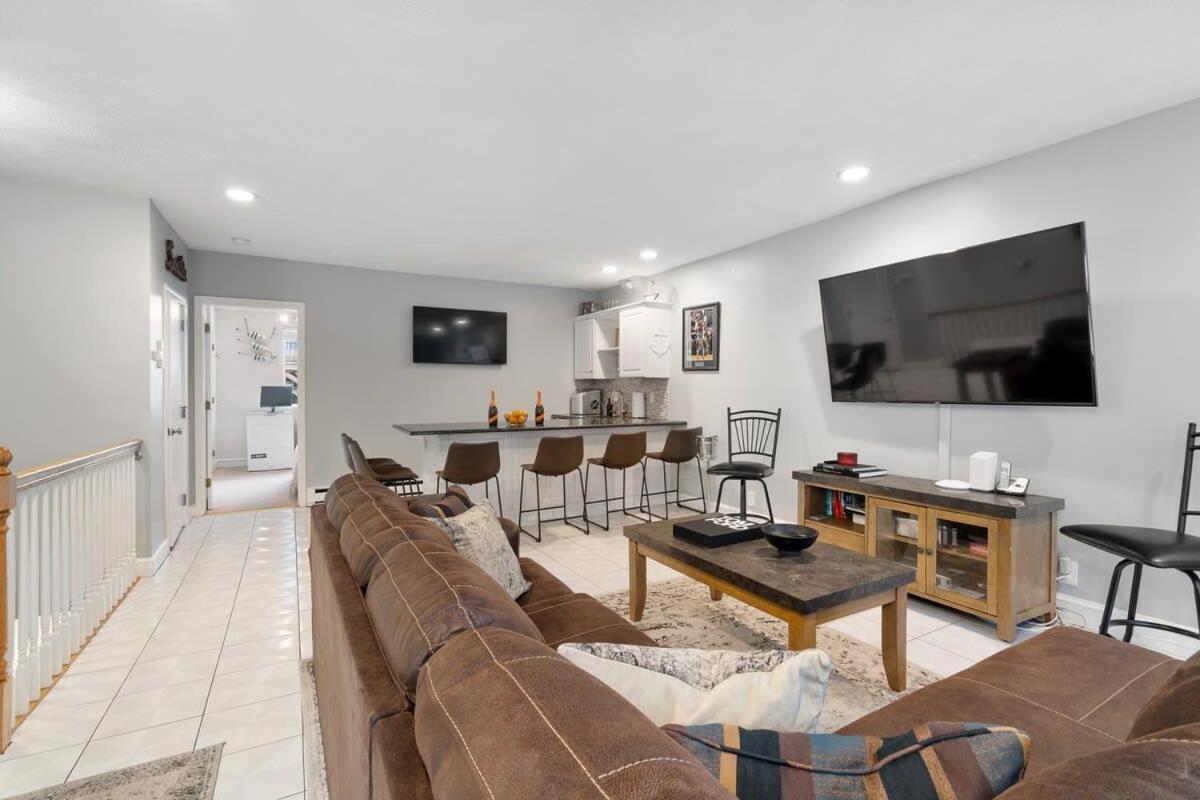 Holiday home Heart Of Southie - Hot Tub + Walk To Bars *