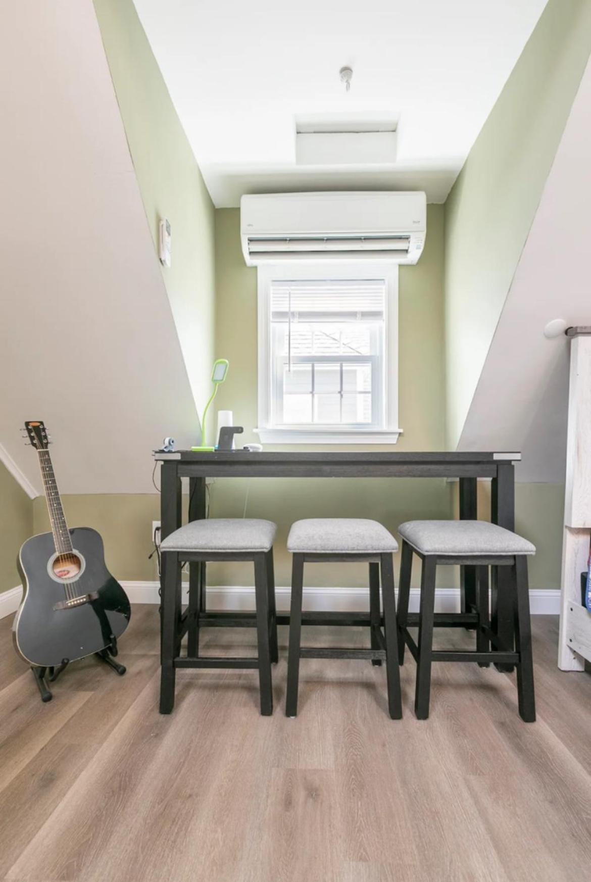 Large Studio Open Concept In Zoo Franklin Park Near Apartment Boston