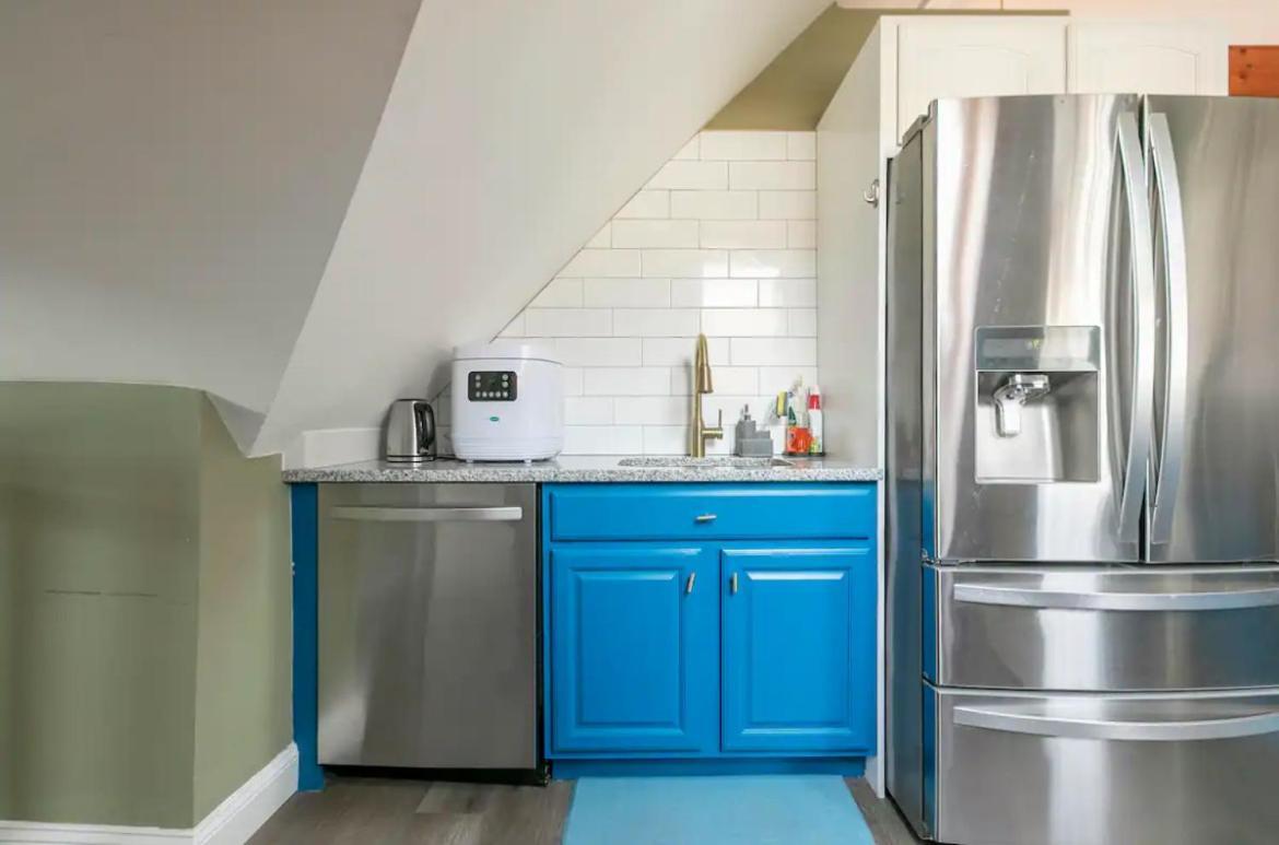 Large Studio Open Concept In Zoo Franklin Park Near Apartment