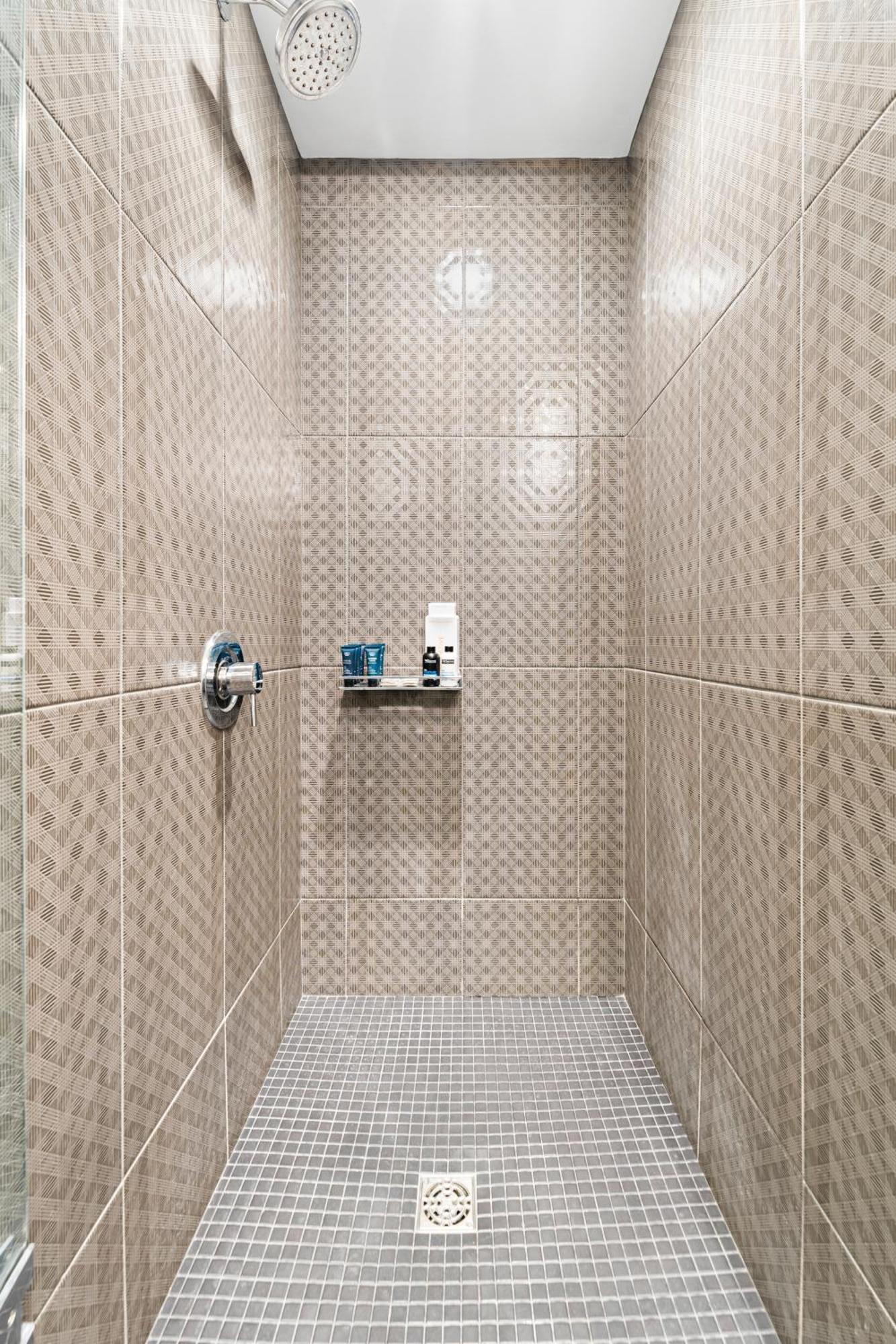 Executive Suites By Orchard Group Apartment