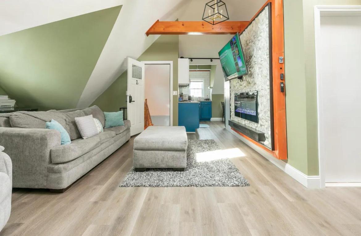Large Studio Open Concept In Zoo Franklin Park Near Boston