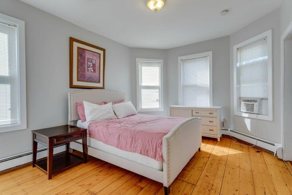 Apartment New! Near Mbta, 3 Mi To Fenway!
