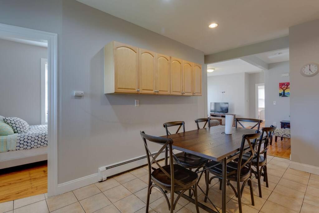 New! Near Mbta, 3 Mi To Fenway! Apartment