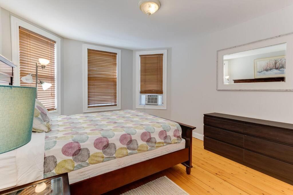 Apartment New! Near Mbta, 3mi To Fenway ! Boston