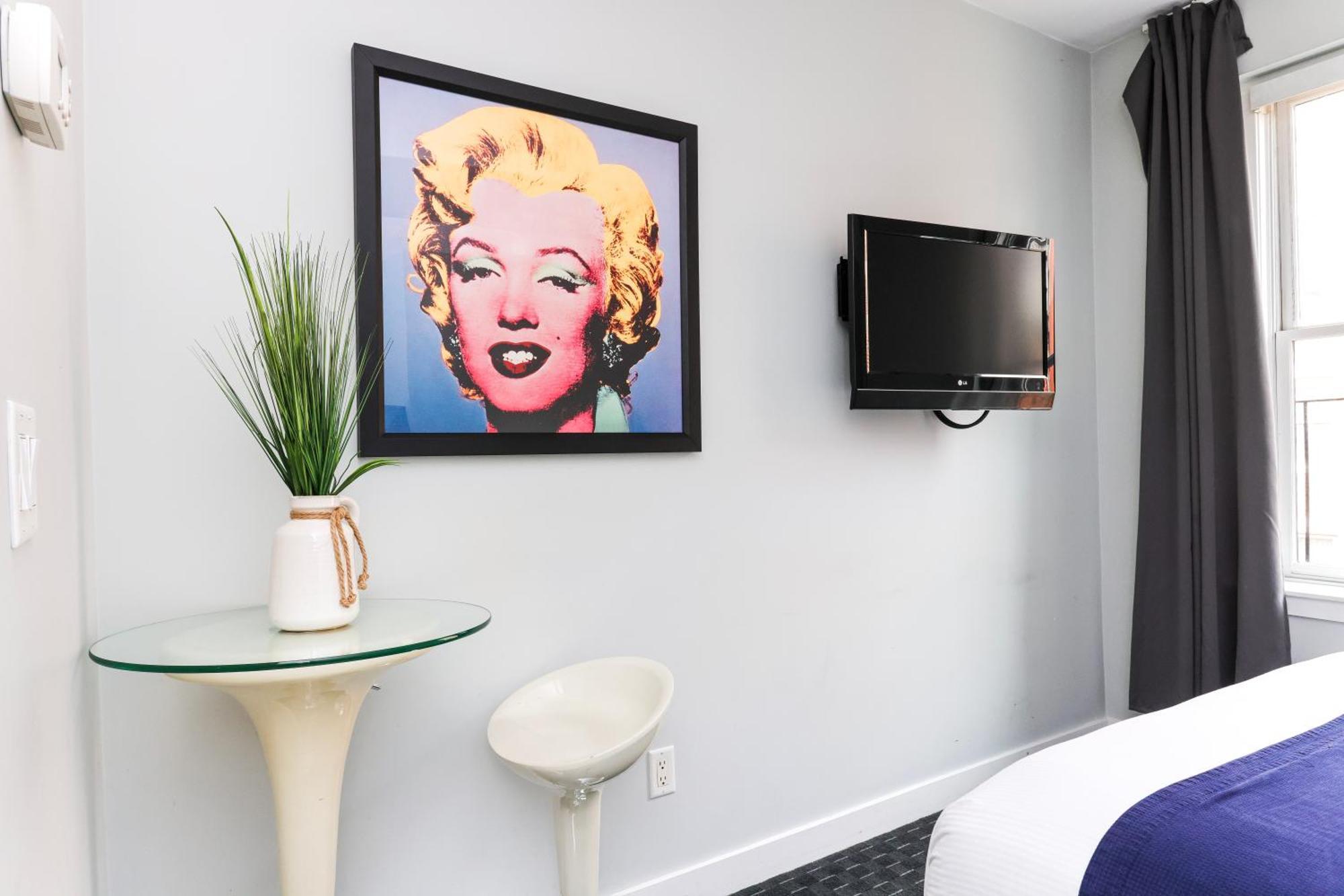 Cozy & Stylish Newbury Street Studio, #9 Boston