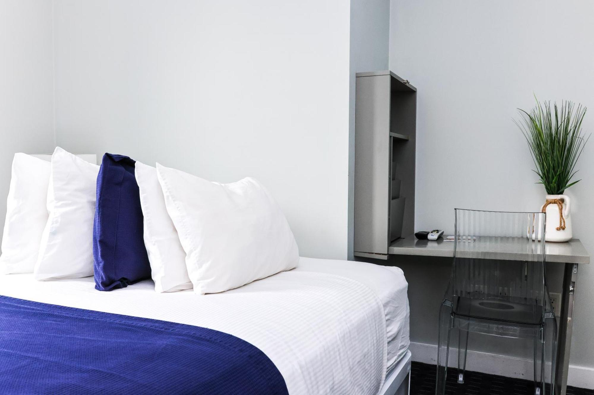 Cozy & Stylish Newbury Street Studio, #9 Apartment