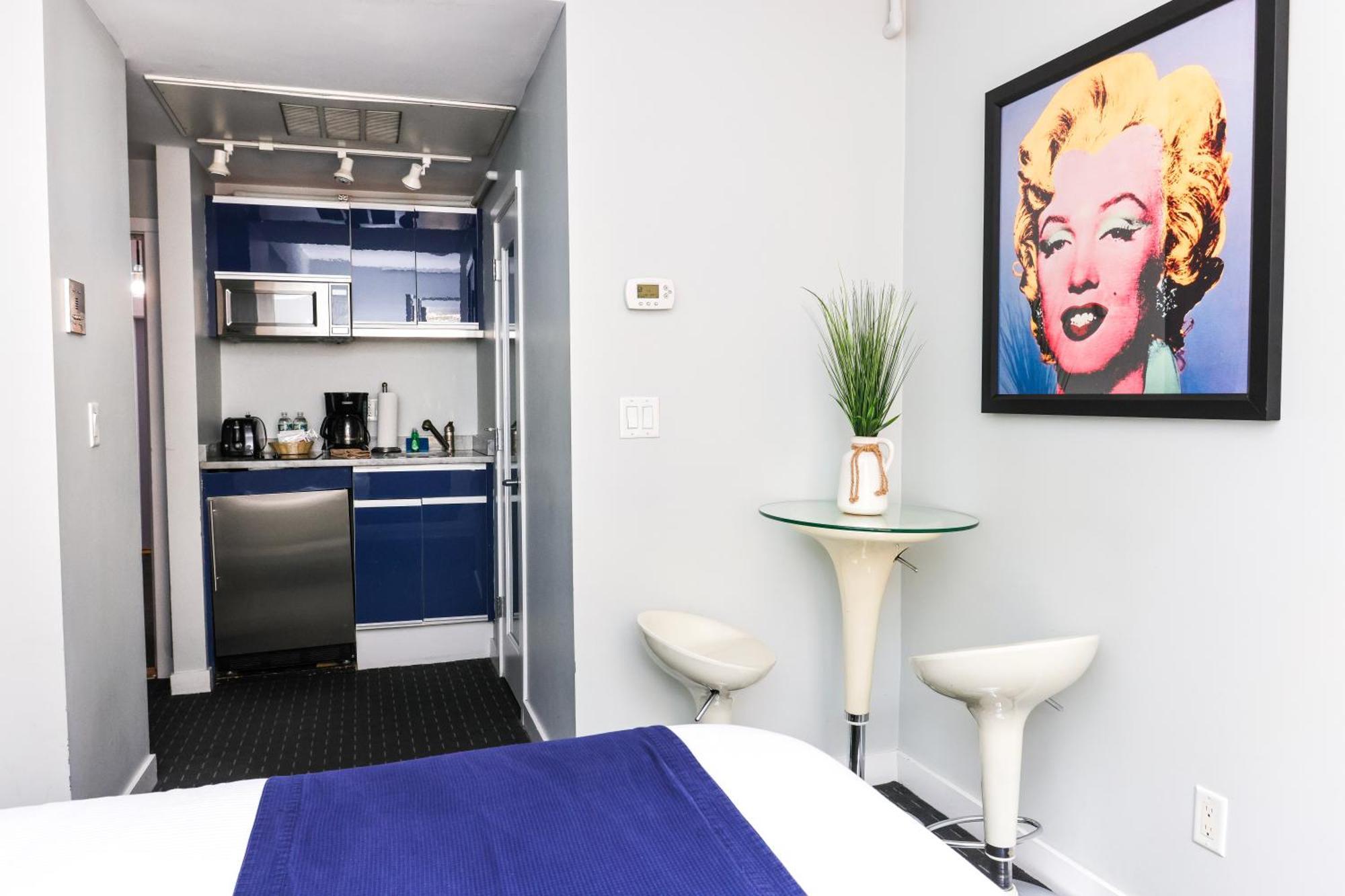 Cozy & Stylish Newbury Street Studio, #9 Apartment *