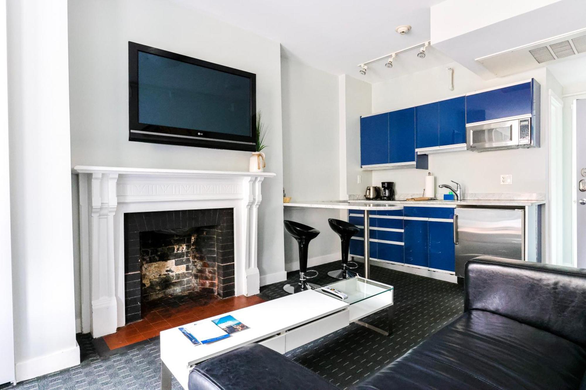 Furnished Newbury Street Studio, #6 Apartment *
