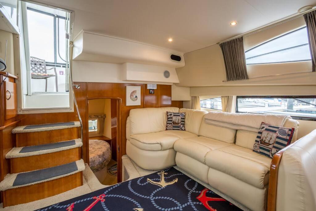 Sea Pearl Yacht Botel *