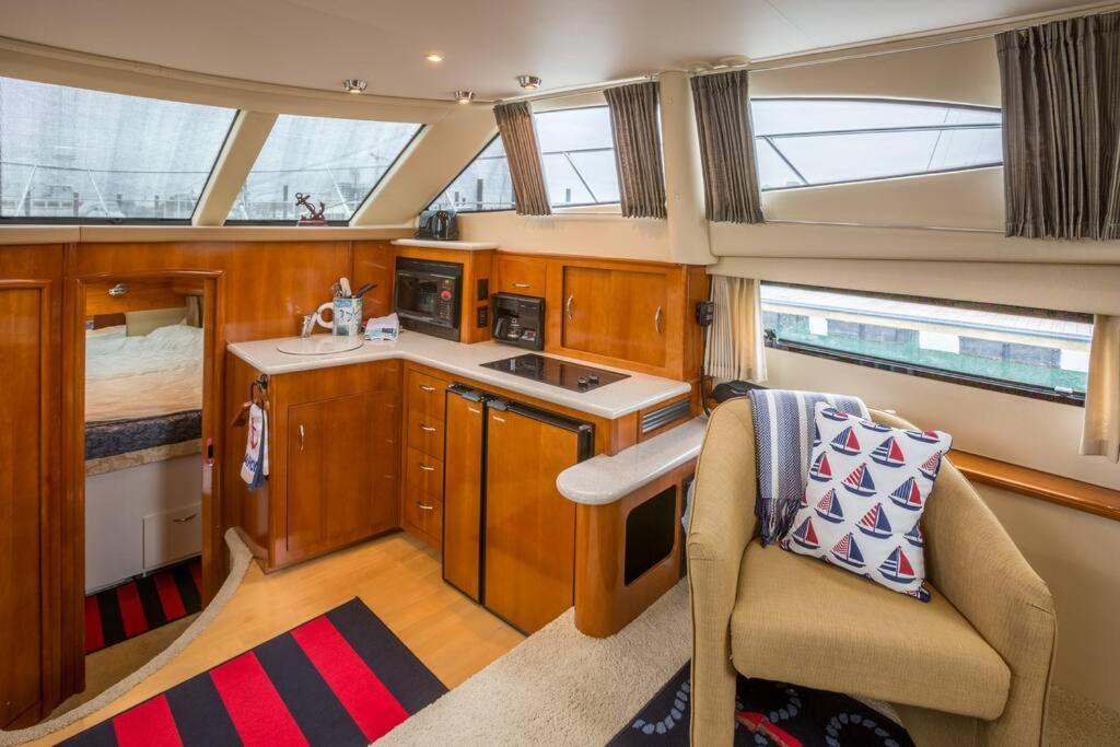 Sea Pearl Yacht Botel *
