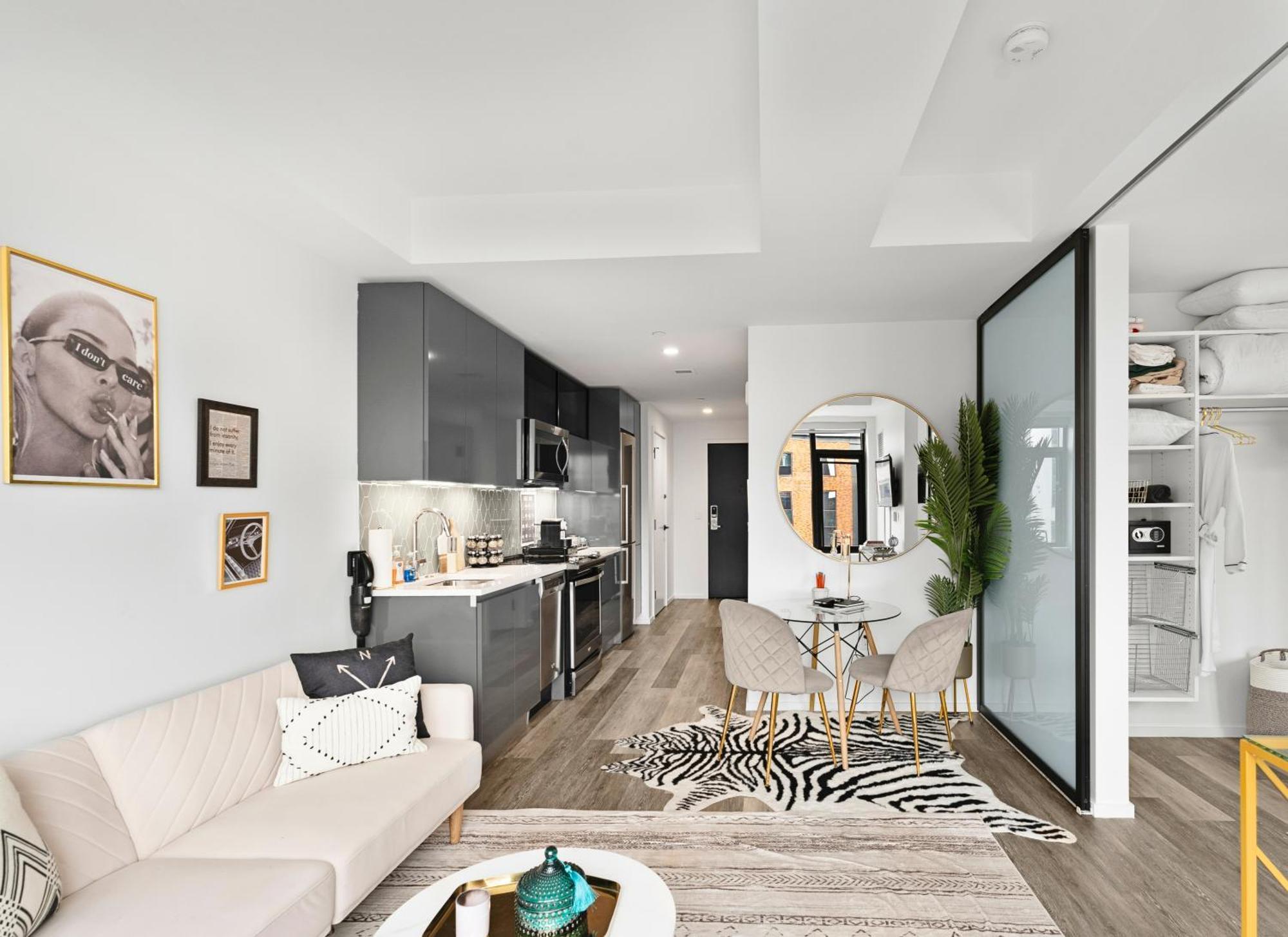 Executive Suites By Orchard Group Apartment *