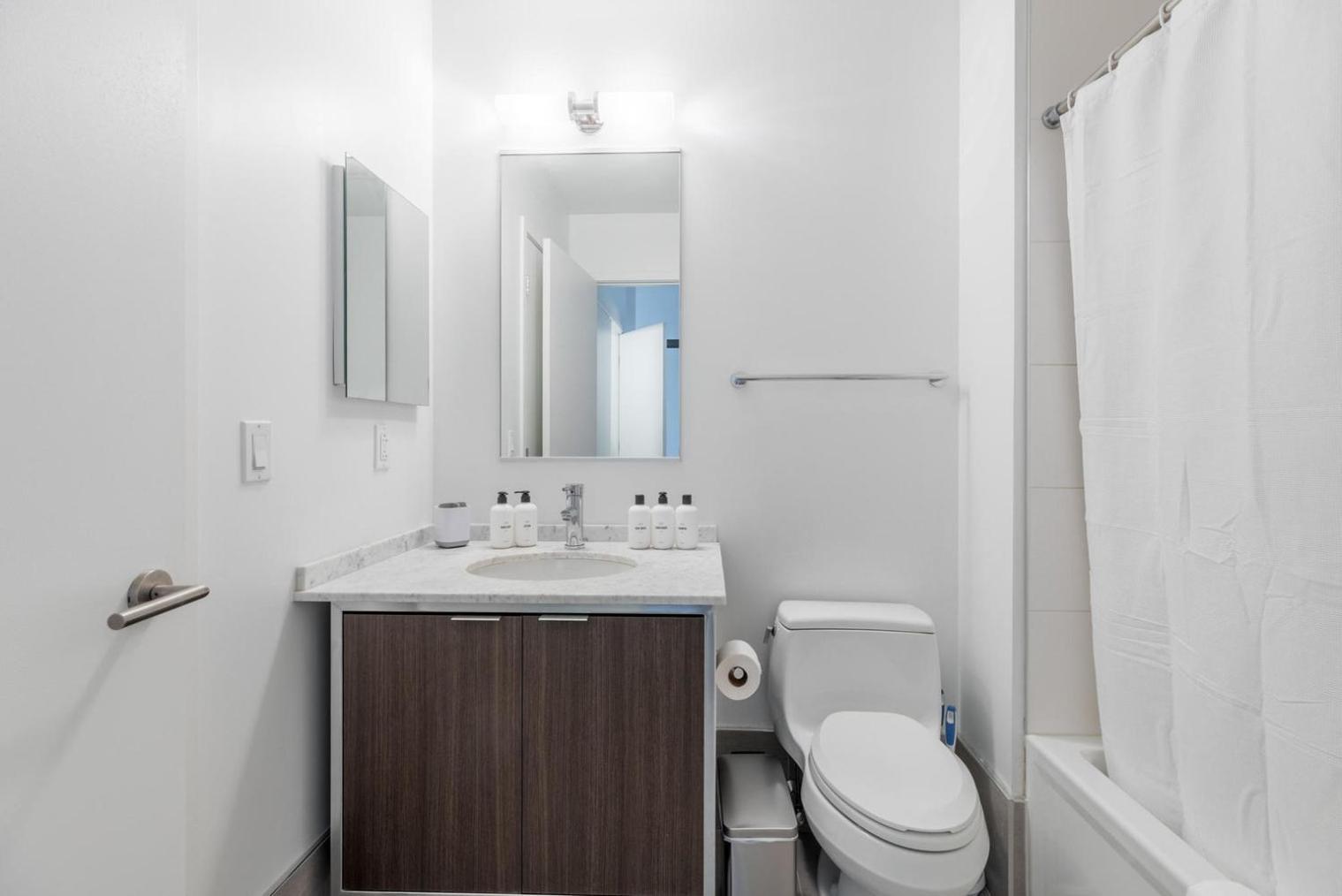 Apartment Downtown W Gym Laundry Nr Shopping Bos-987 *