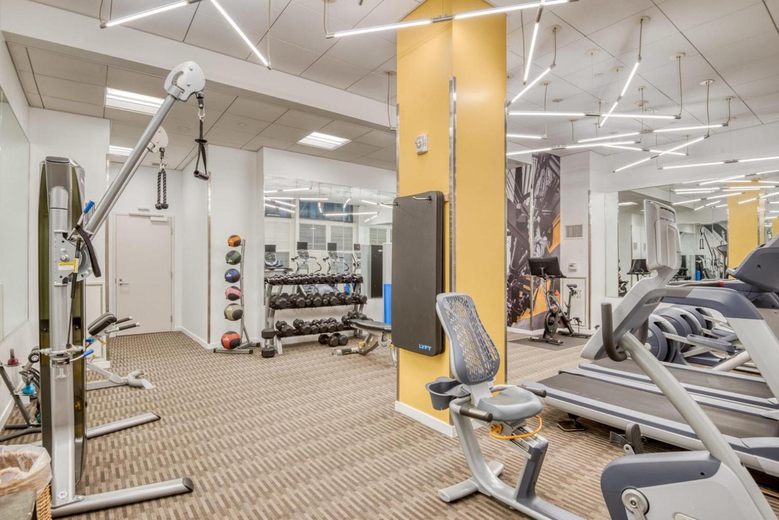 Downtown W Gym Laundry Nr Shopping Bos-987 * Boston