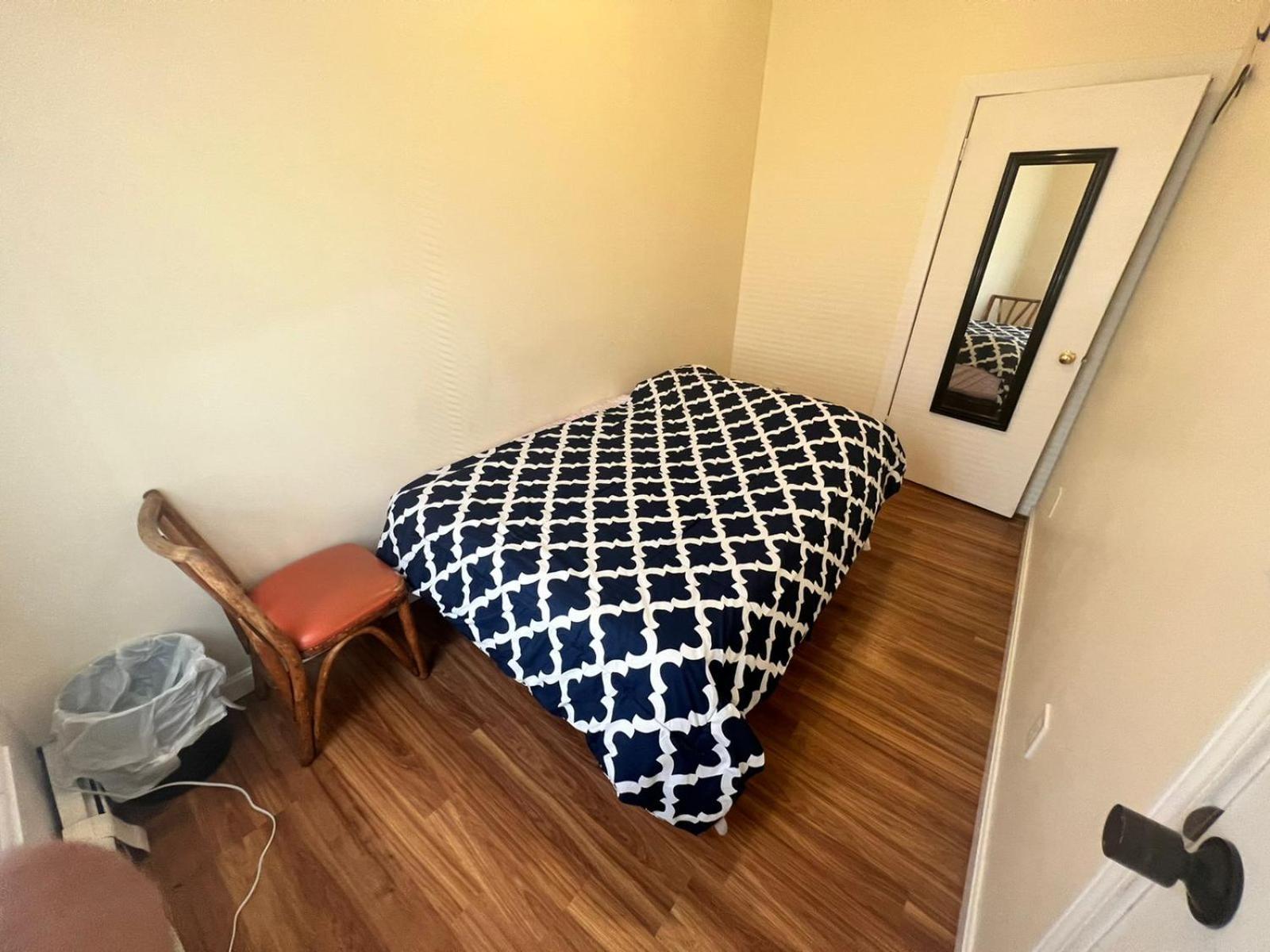 Private Bedroom Near Guest house