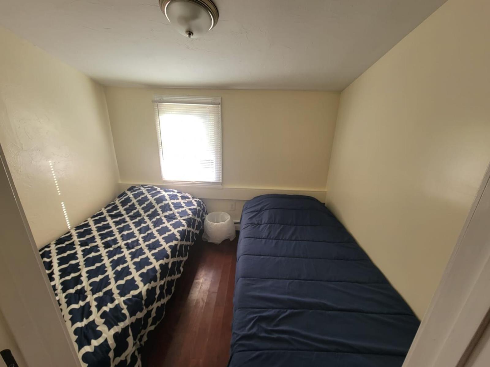 Private Bedroom Near * Boston