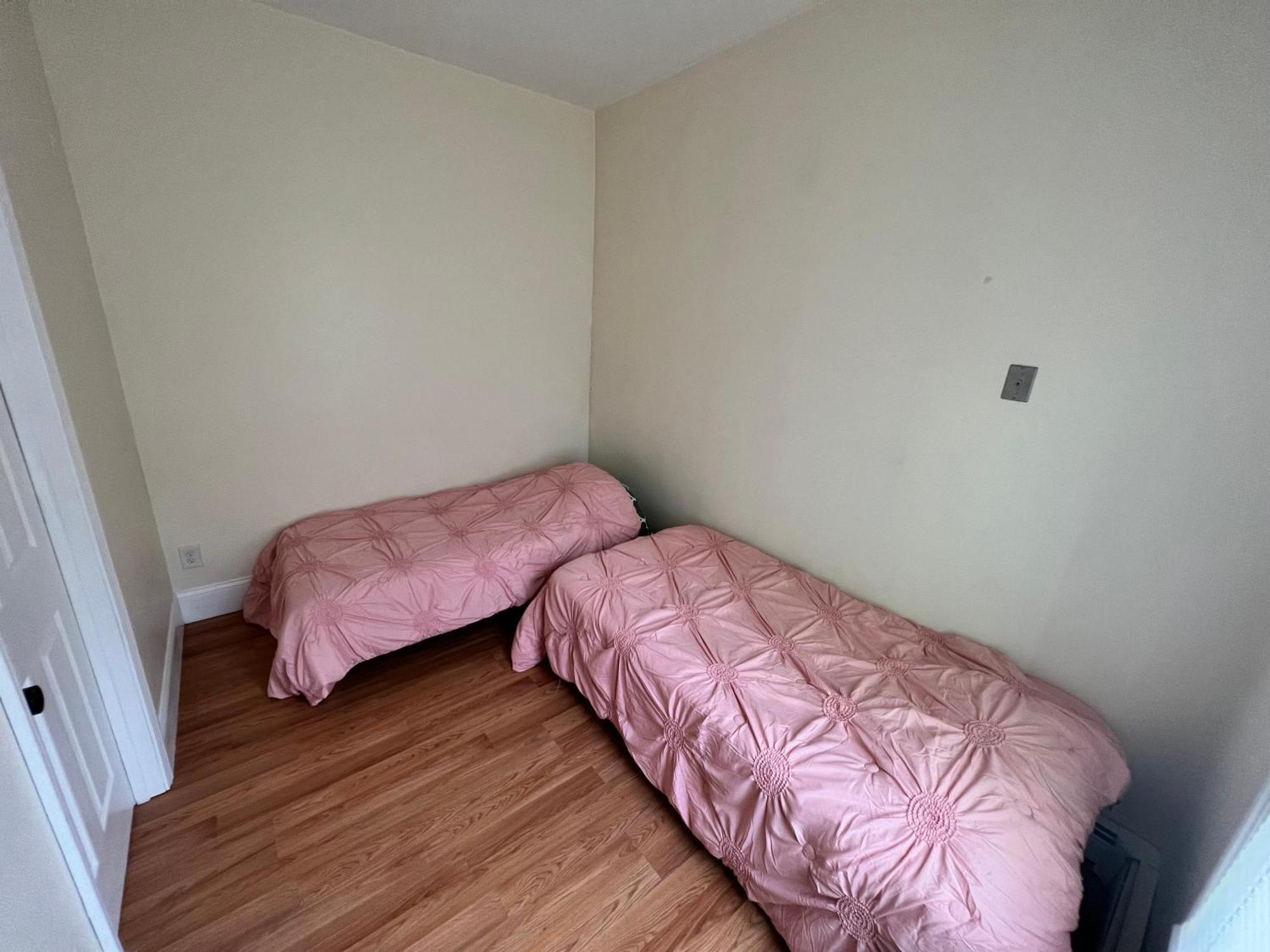 Guest house Private Bedroom Near Boston
