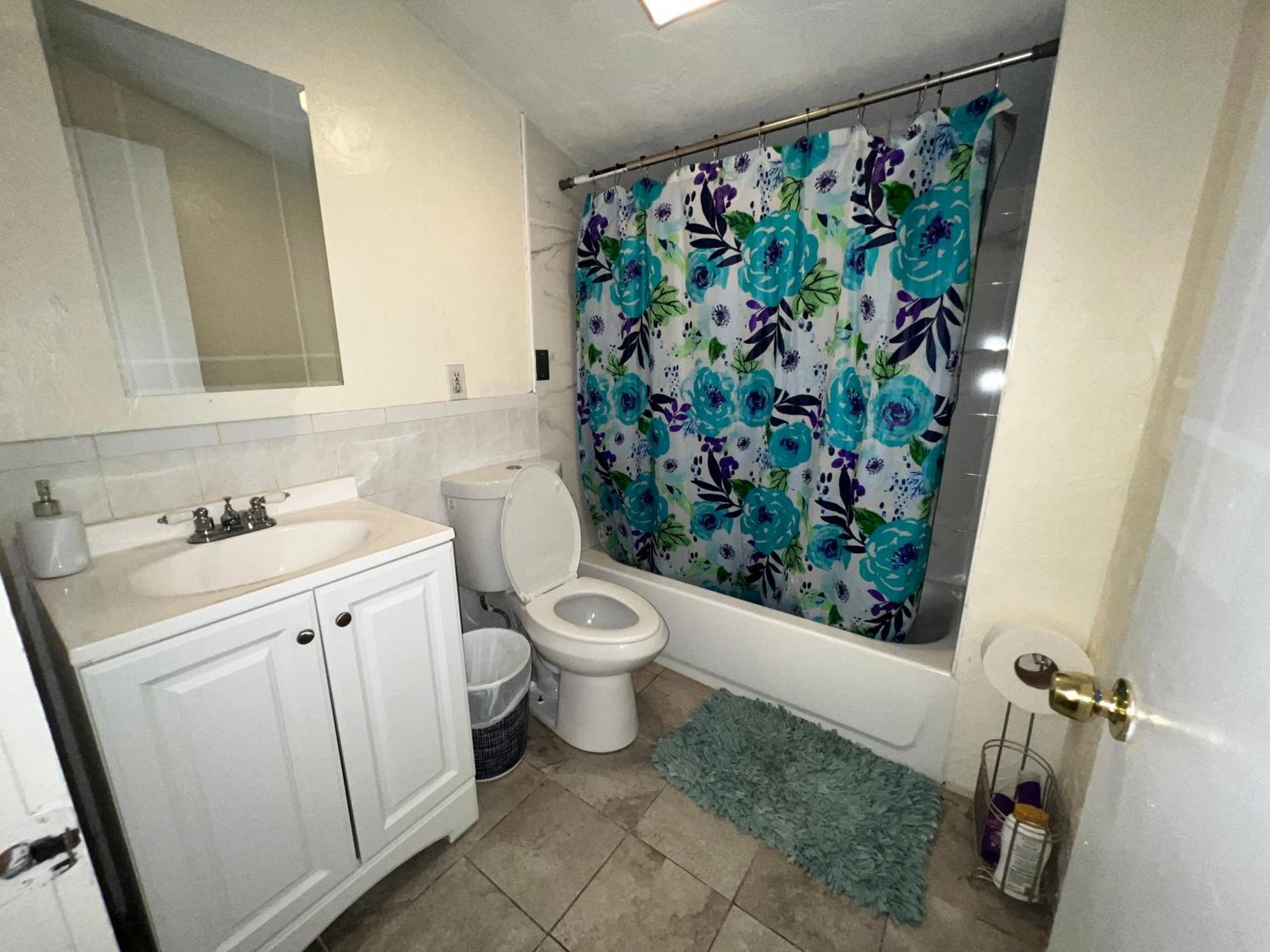 Private Bedroom Near * Boston
