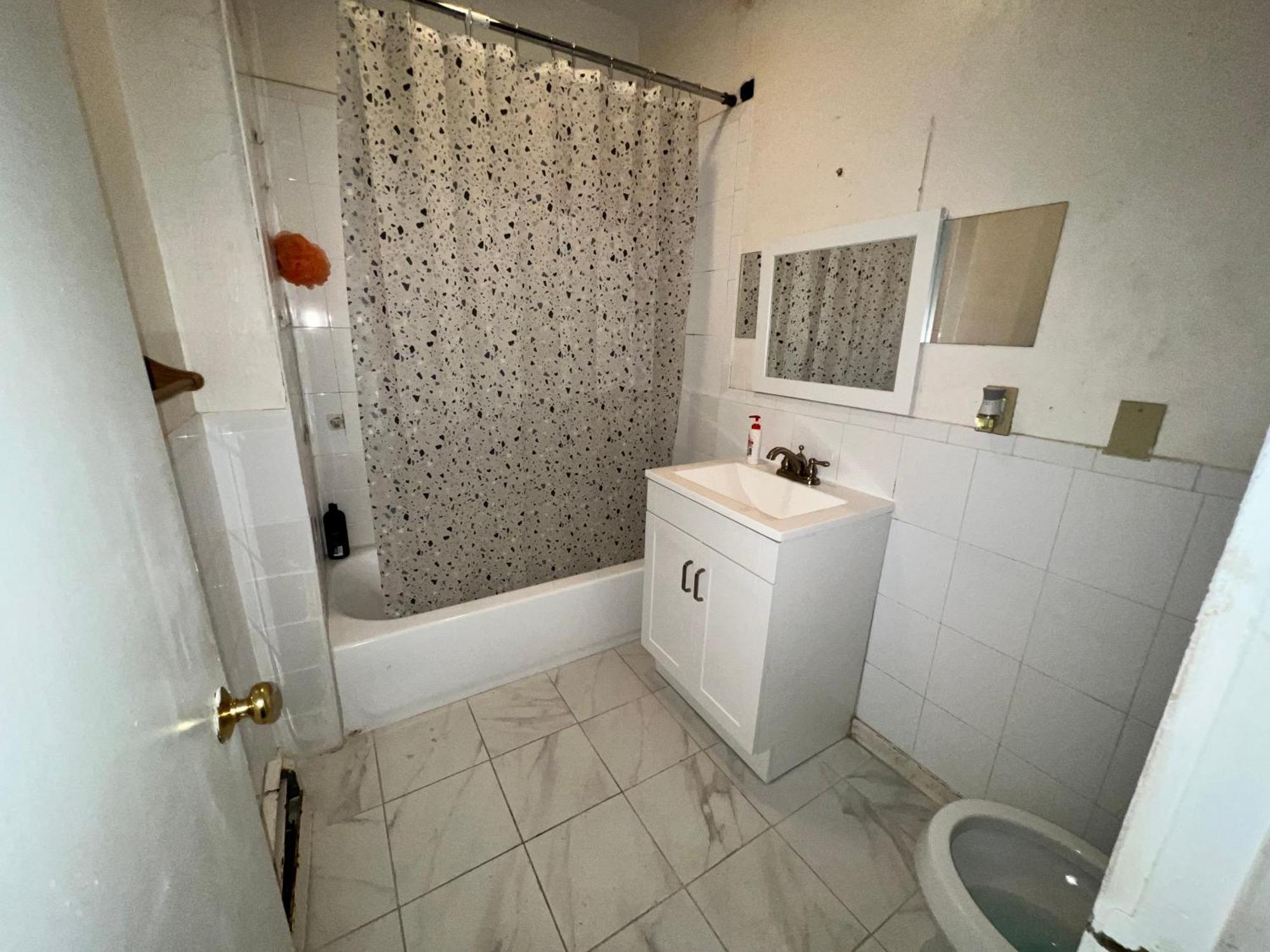Private Bedroom Near * Boston