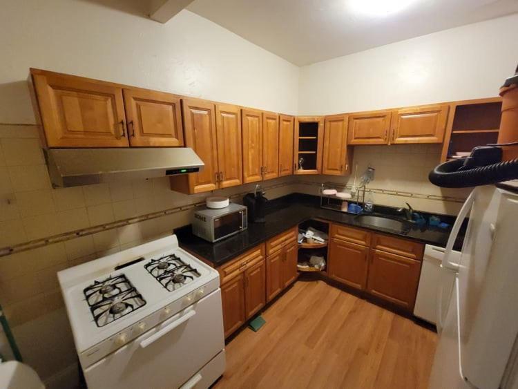Private Bedroom Near * Boston