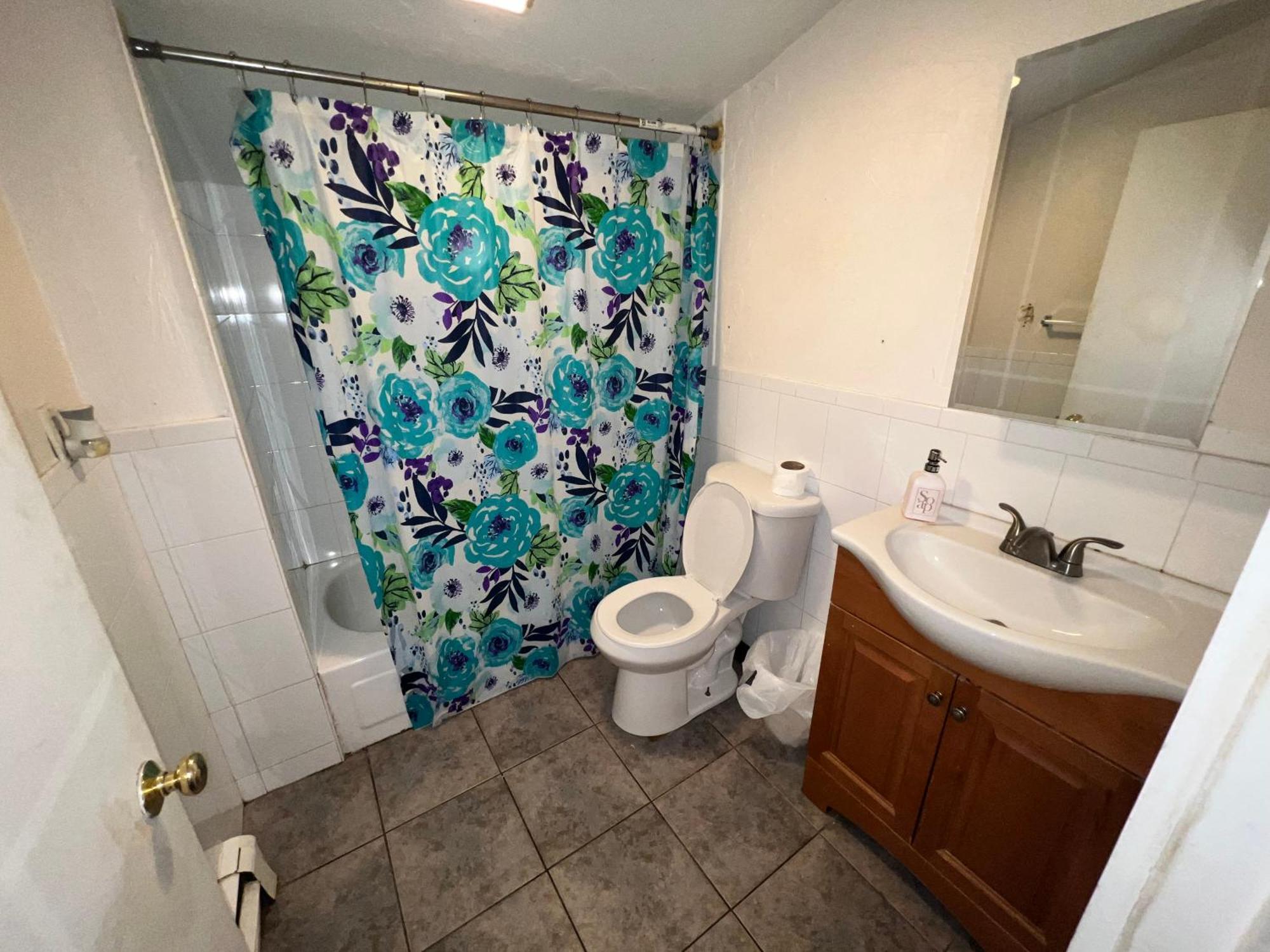 Private Bedroom Near Guest house Boston