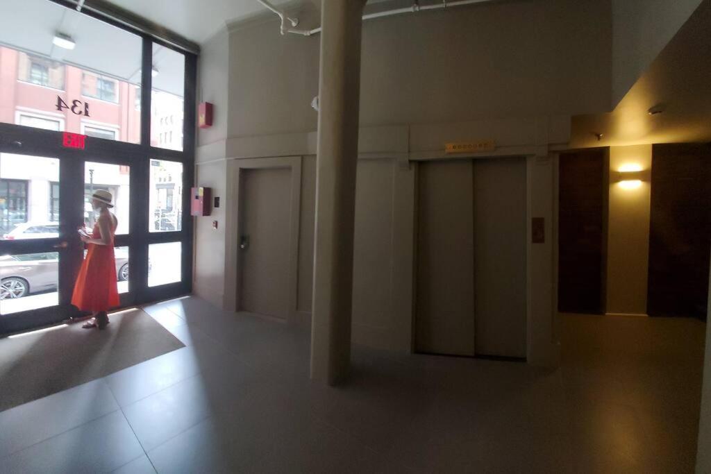 Street Loft Apartment *