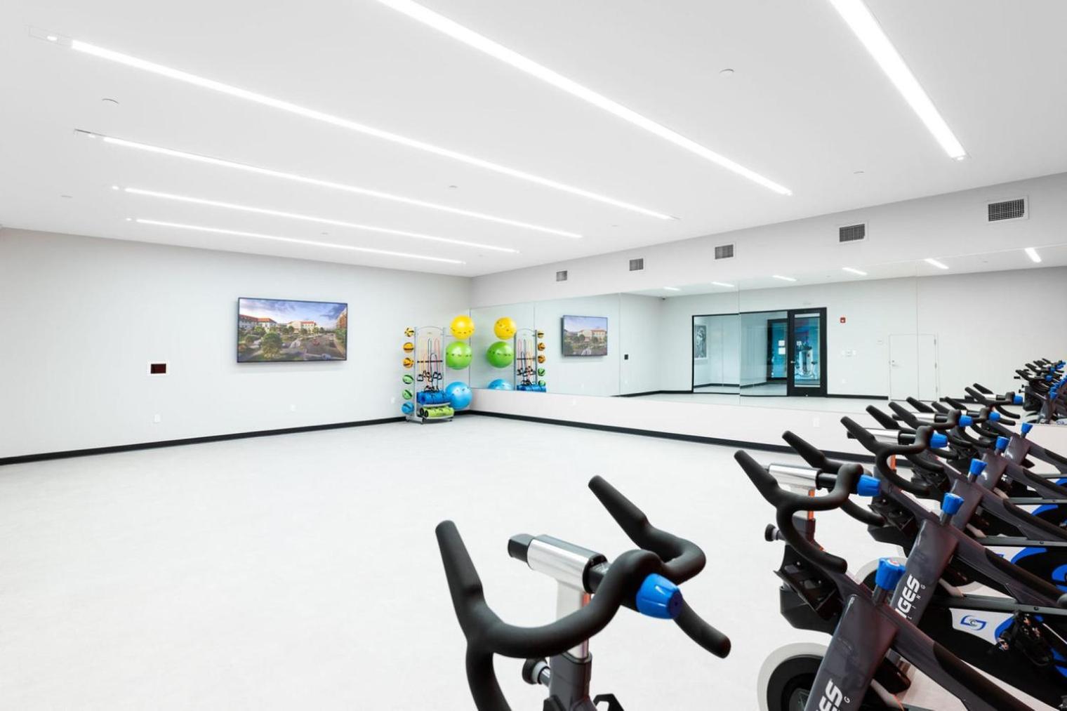 Brighton 1br W Wd Gym Nr T Shops Dining Bos-433 Apartment