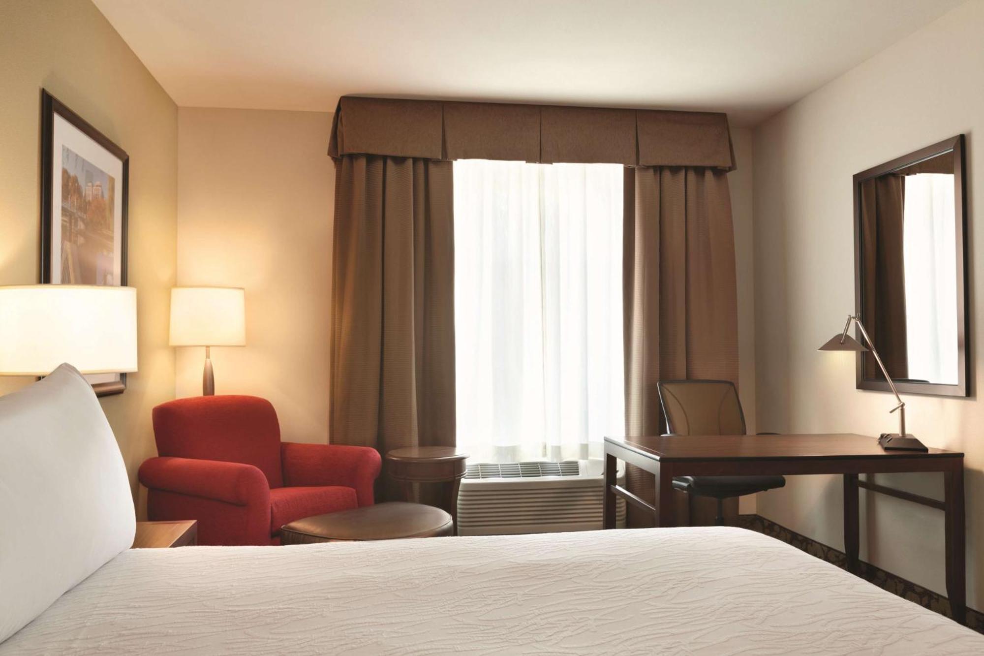Hilton Garden Logan Airport Hotel 3*