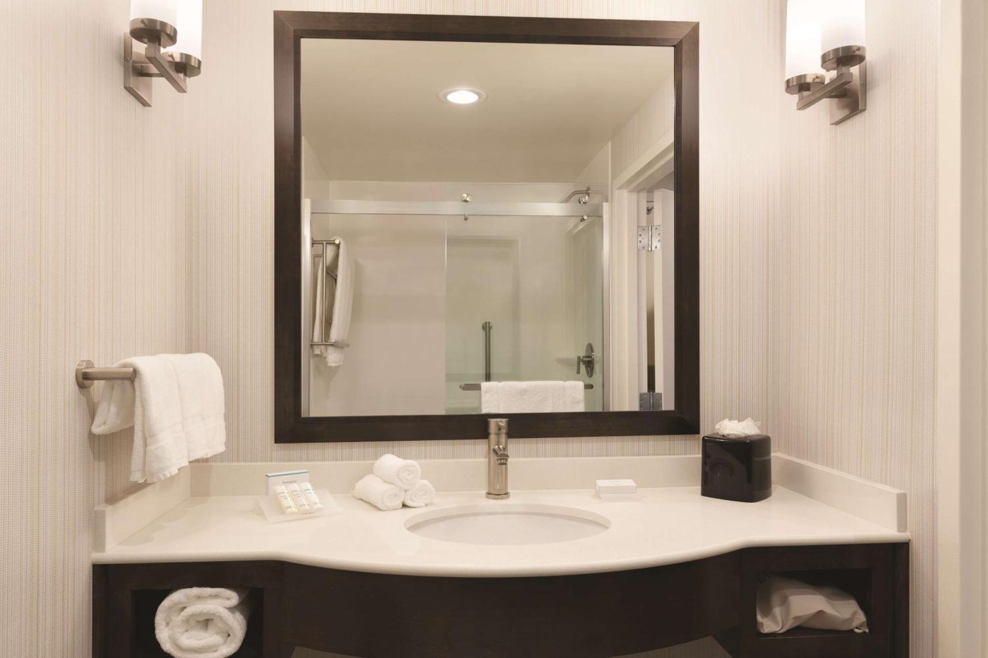 Hilton Garden Logan Airport Hotel 3*