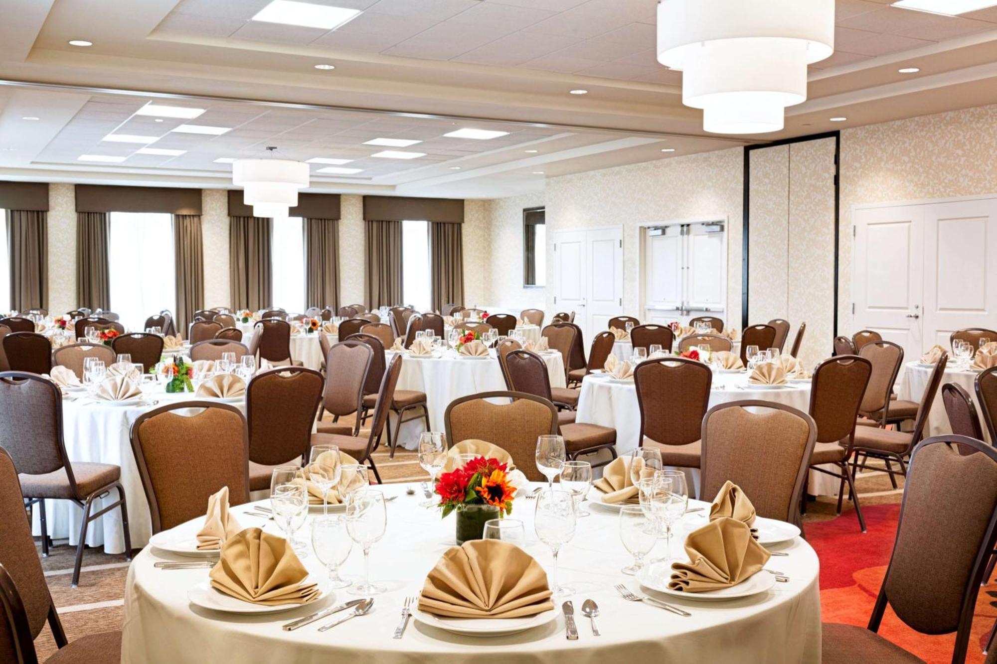 Hilton Garden Logan Airport Hotel 3*