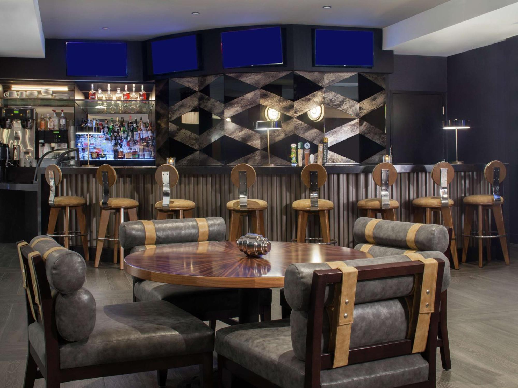 Hotel Hilton Back Bay 3*