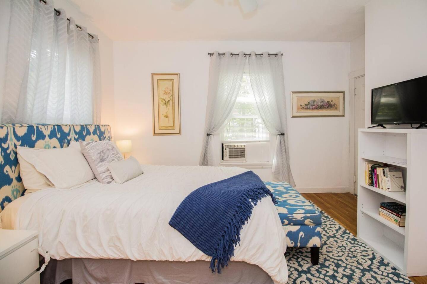 Condominium, First Floor Easy Access To Mb Holiday home Boston