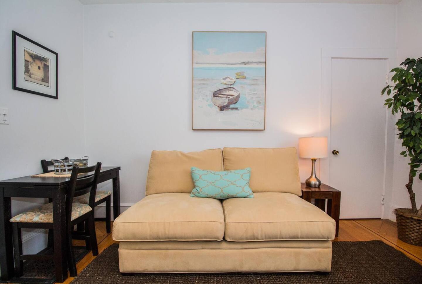Condominium, First Floor Easy Access To Mb Holiday home