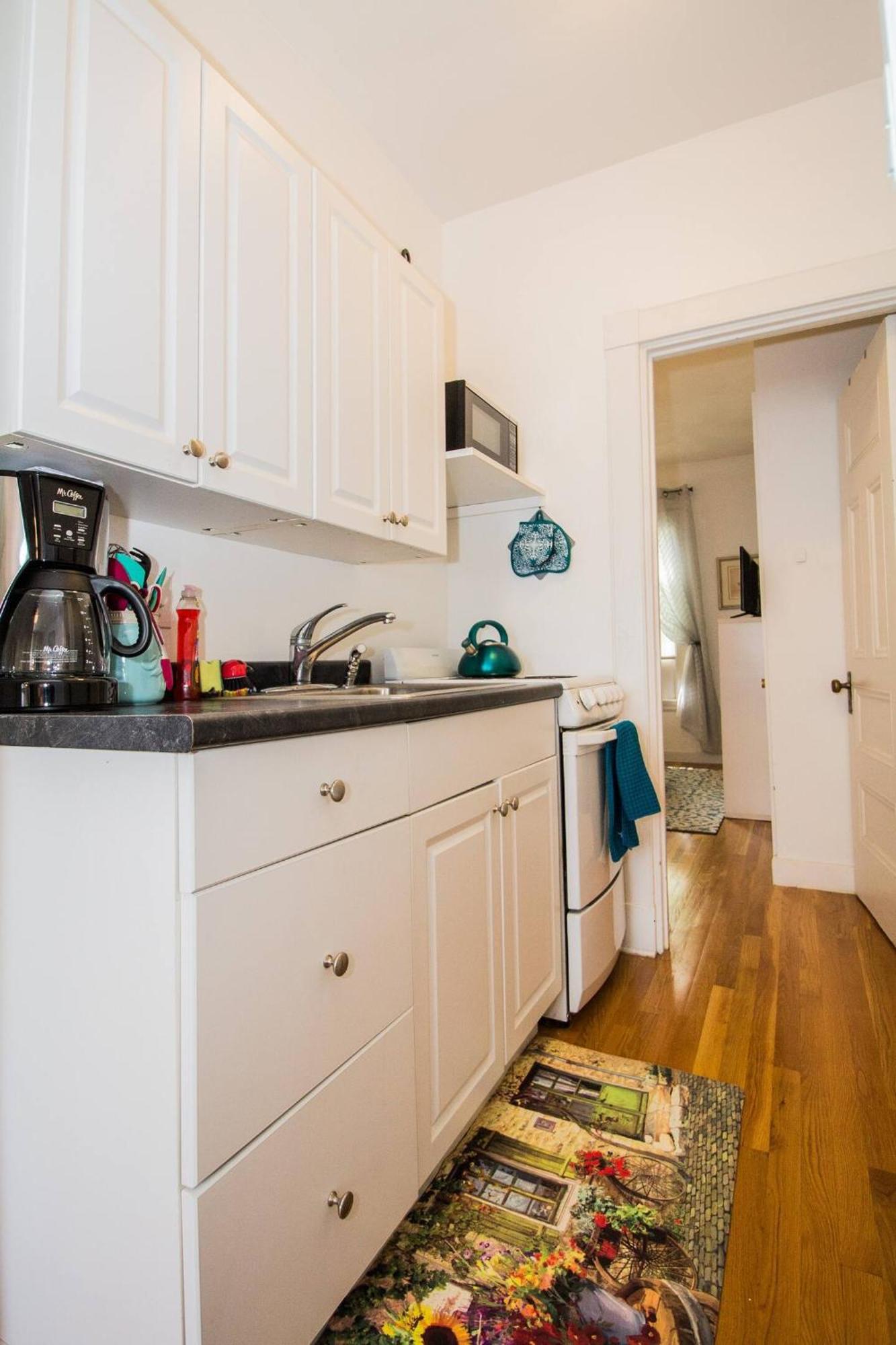 Condominium, First Floor Easy Access To Mb *
