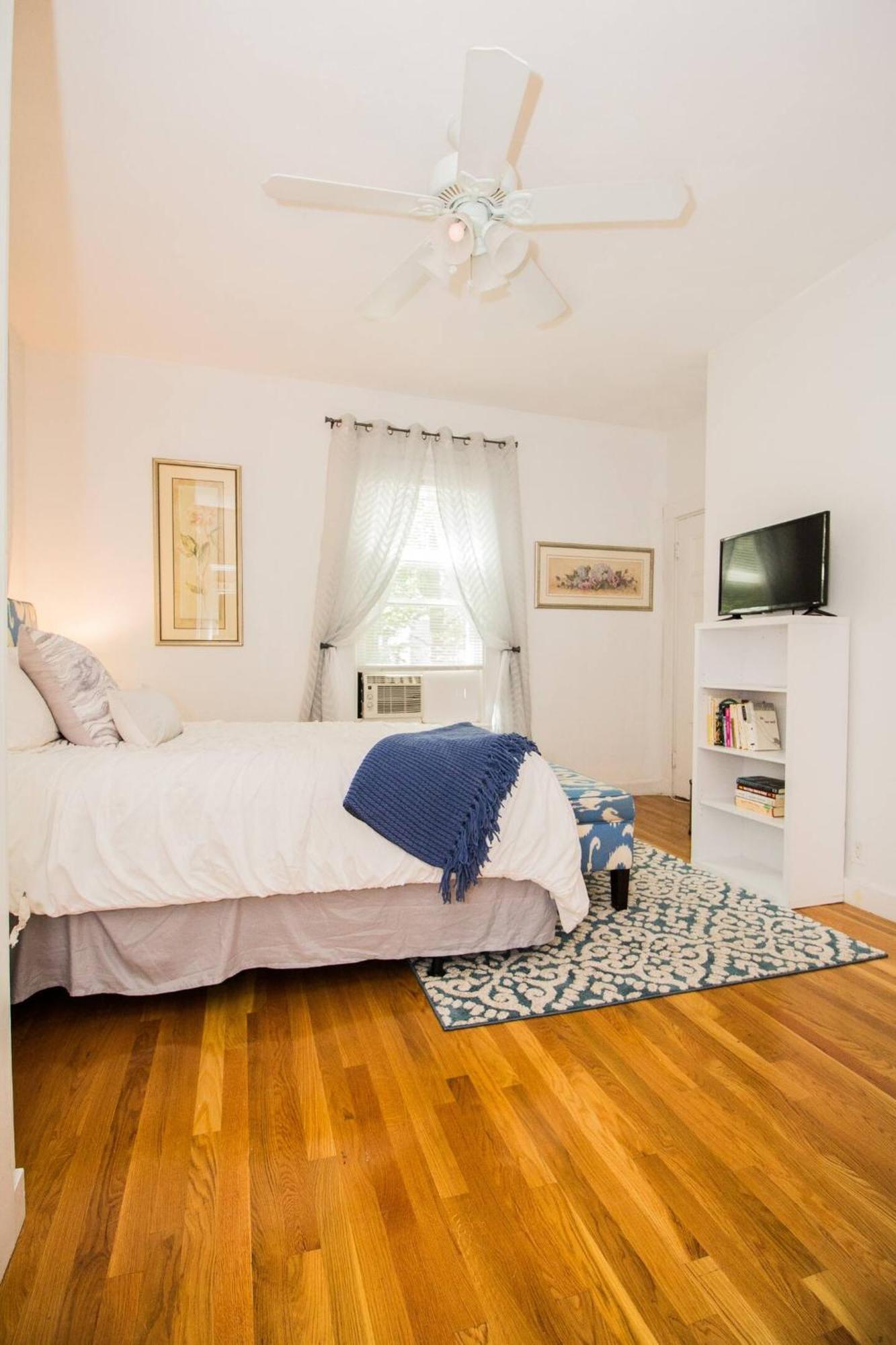 Condominium, First Floor Easy Access To Mb Holiday home *