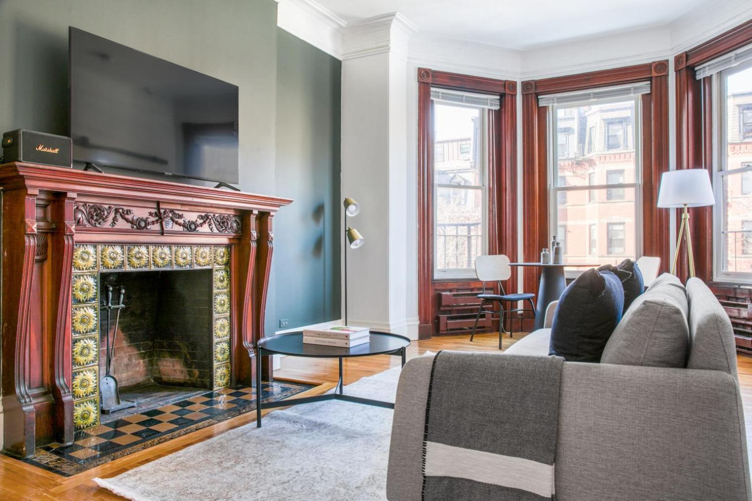 On Newbury W A Shopping Dining Bos-600 Apartment *
